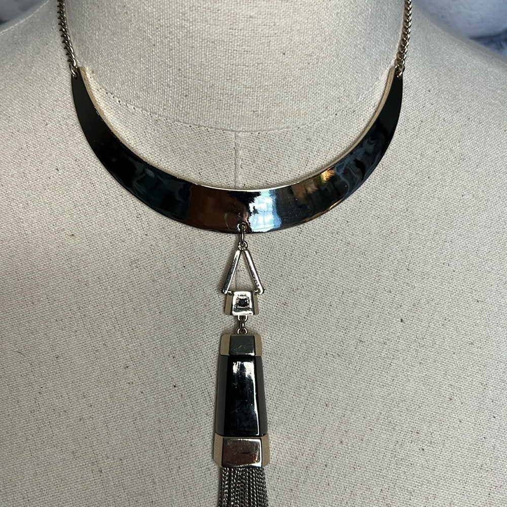 White House Black Market Necklace - Picture 3 of 14